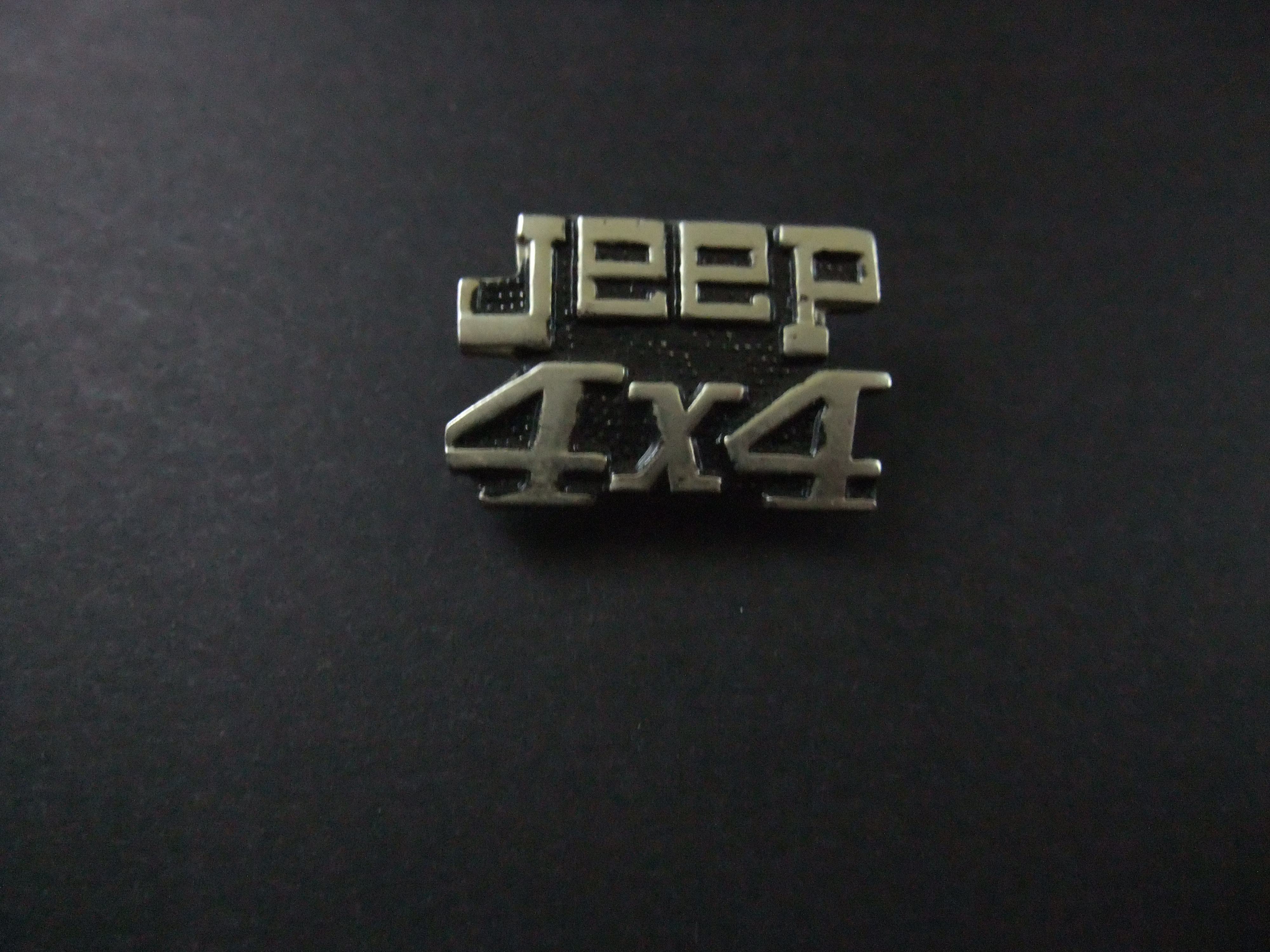 Jeep 44-terreinwagen, zilverkleurig logo